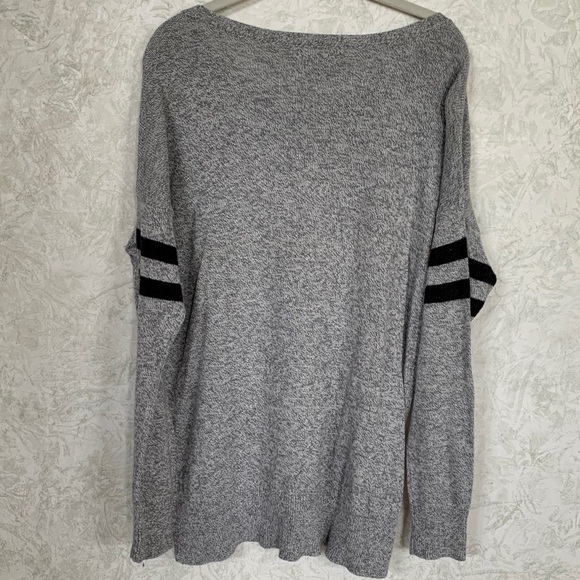 American Eagle Gray Sweater - Picture 5 of 6
